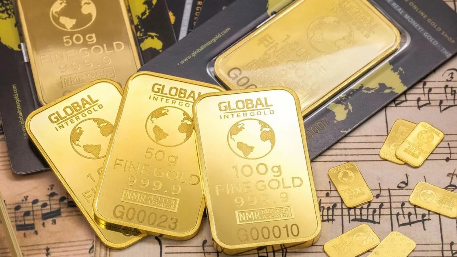 Harga Emas Dunia Ambruk 2,5% ke US$4.180,49, Emas Antam Turun Rp16.000 per Gram